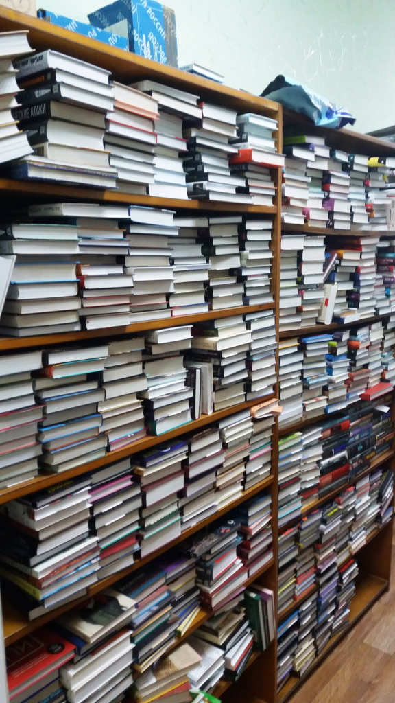 Ряды новых книг.jpg Ряды новых книг.jpg